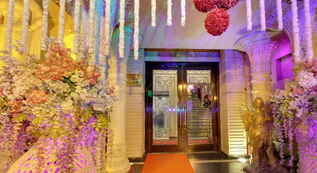 Grand Plaza Elegance - Image 1