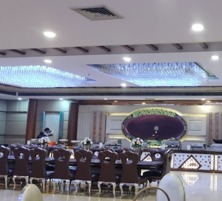 Le Garden's Victorian Palace - Image 2