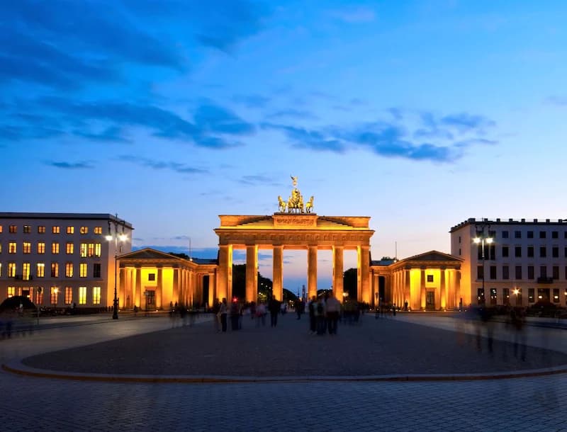 Park Plaza - Image 2