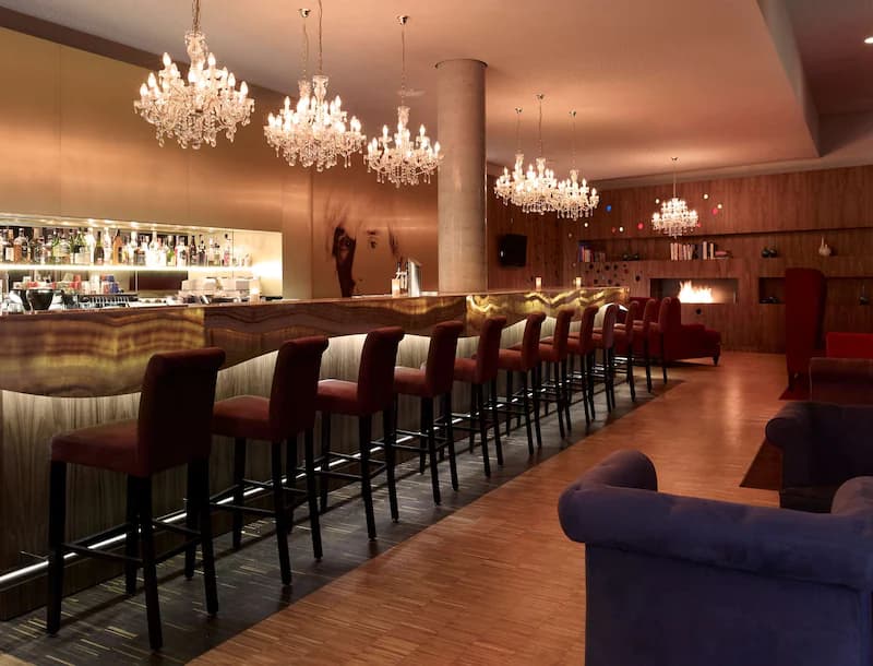 Park Plaza - Image 3