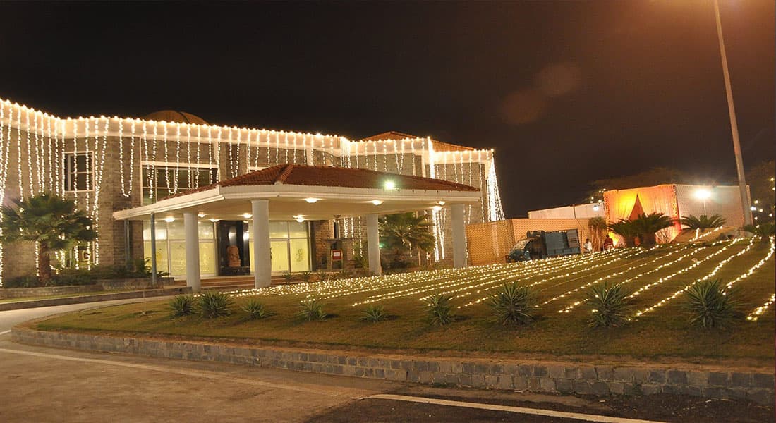 Rajhans Hotel - Image 1