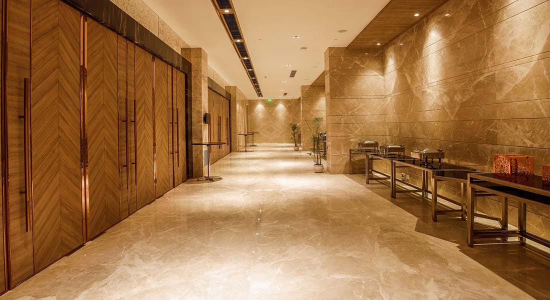 Holiday Inn - Image 2