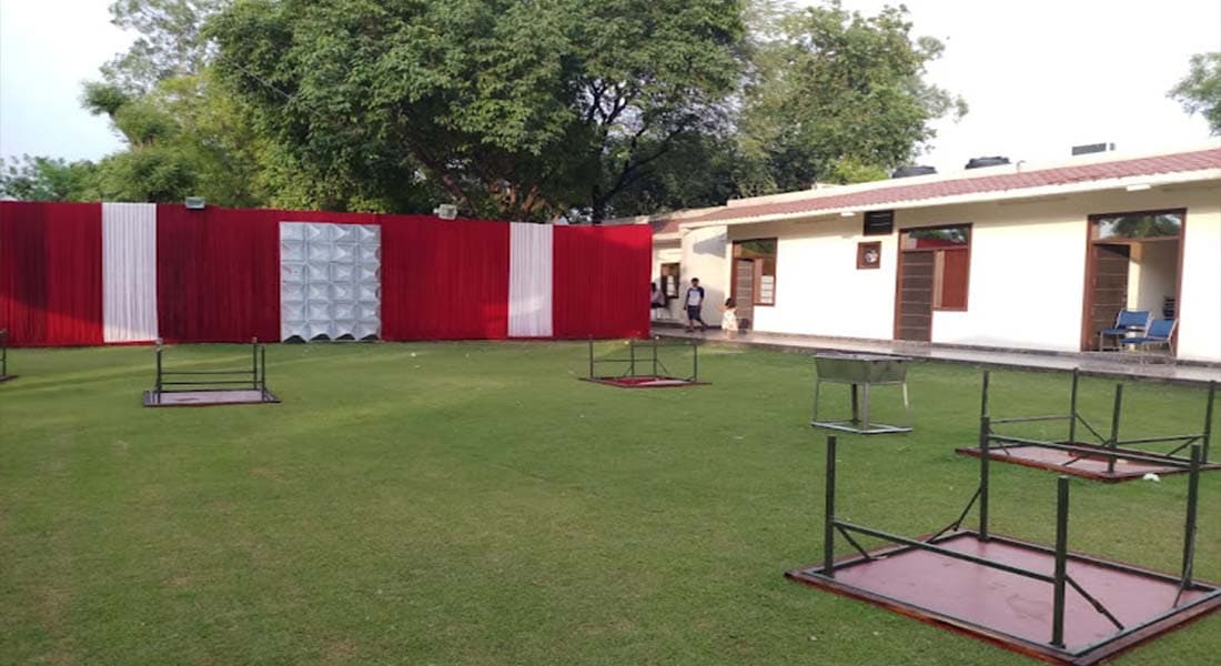 Green Carpet Party Lawn - Image 1